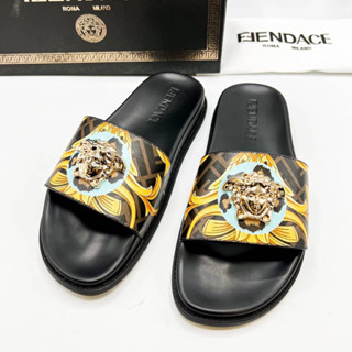 New Arrivals  Fendace Sandals SS22 ราคา 1500.- Size 40 ถึง 45 มีพร้อมกล่องอุปกรณ์ตามรูป ถ่ายรูปจากสินค้าจริง