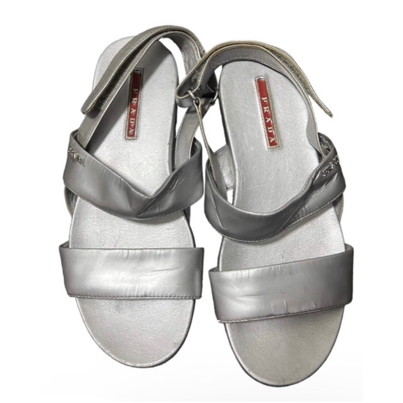 รองเท้า Prada มือสองของแท้💯 สินค้าถ่ายจากงานจริง เบอร์35 ความยาว23.5 เซนติเมตร