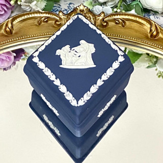 Wedgwood Jasperware Portland Blue Trinket Box ตลับ 5 x 3.5 นิ้ว