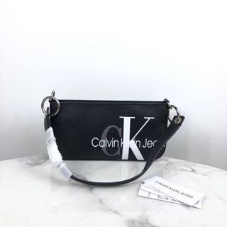 Cal//vin Klein  กระเป๋าสะพาย เปิด – ปิดกระเป๋าด้วยซิป Code:B12D170166 แบรนด์แท้ 100% งาน Outlet