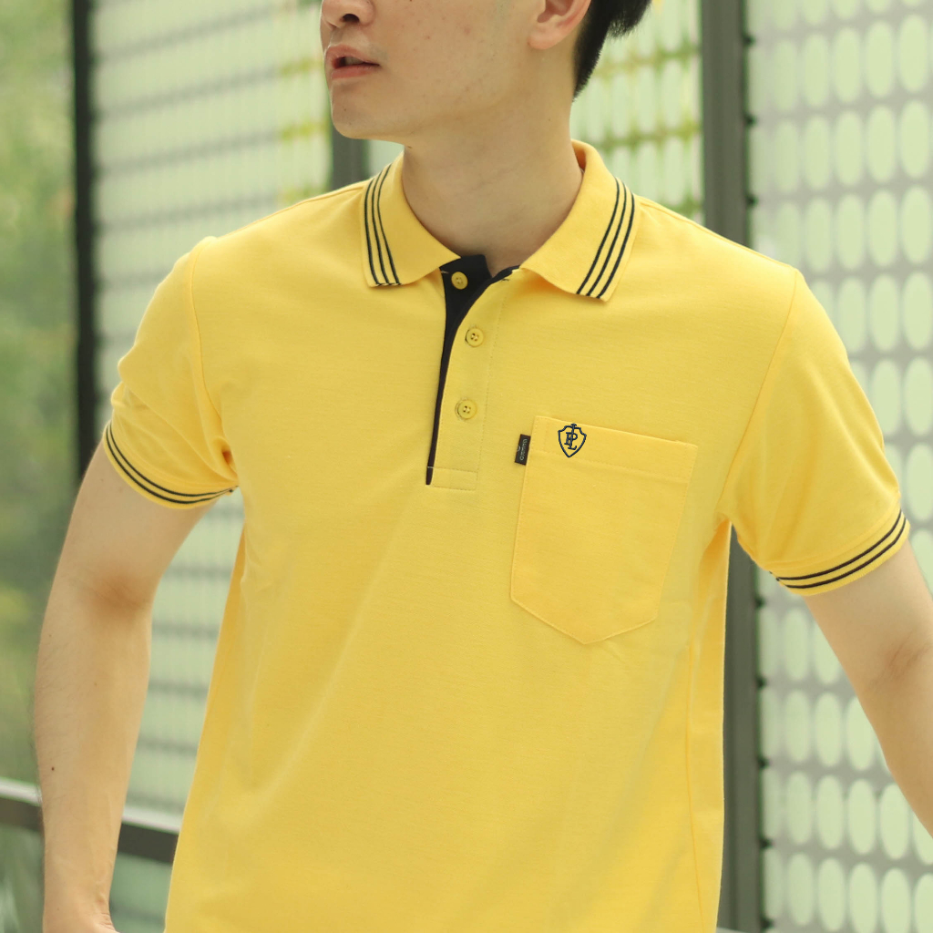 POLOLAND เสื้อโปโลชายทรงตรง เสื้อโปโลมีกระเป๋า รุ่นไลน์ - สีเหลืองกล้วย (3 สี)