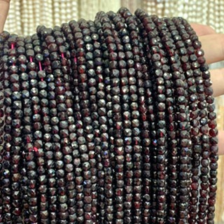 โกเมน Garnet สีแดงก่ำ ทรงลูกบาศก์ เจียผิว ขนาดประมาณ 4*4 mm