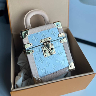 กระเป๋าแบรนด์เนม Louis Vuitton validette tresor limited addition  ( ถือได้ มีสายสะพายยาว