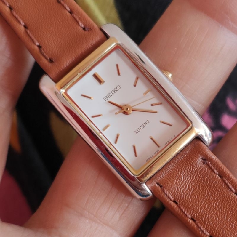 นาฬิกาญี่ปุ่นมือสอง นาฬิกาผู้หญิง Vintage Seiko tank watch ระบบ quartz เรียบหรู