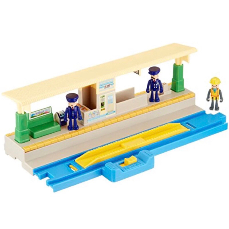J-28 Plakids Station Set TOMY สถานีหยุดรถไฟพร้อมประชากร 3 ตัว
