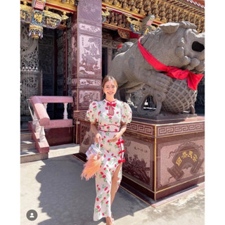 กี่เพ้าลายกุหลาบคอจีนแขนตุ๊กตาเอวเข้ารูปกระโปรงยาวทรงสอบผ่าข้าง