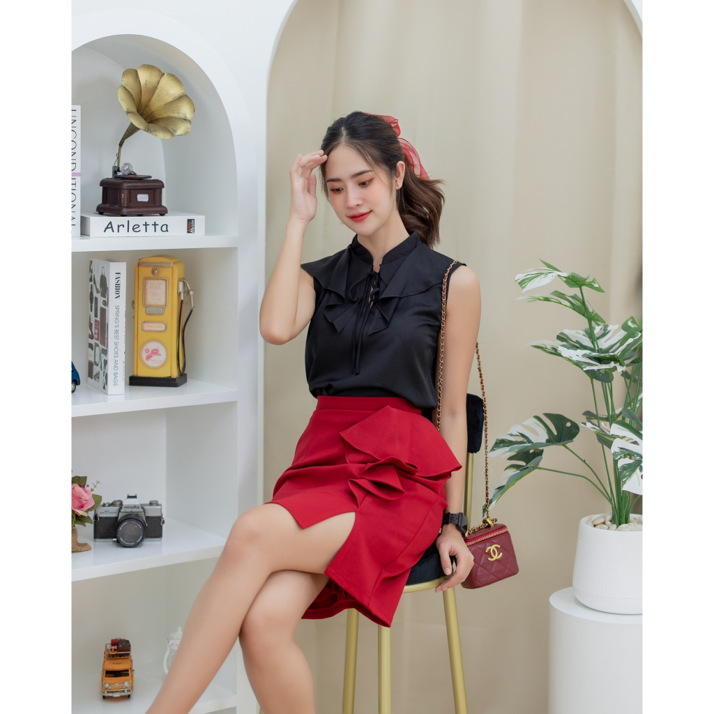 [Kitty] (s36",M40") เสื้อเนื้อผ้าซิล-คอตตอน ทรงแขนกุด เนื้อผ้านุ่มนิ่ม ไม่บาง ดีเทลคอจีน แต่งระบายปก