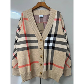 Burberry Vintage Checked Cardigan  เนื้อผ้าไหมพรม งานดีสุด สวยสุด พร้อมค่ะ