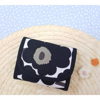 💗🏵️🌸กระเป๋าสตางค์ ผ้ามารีเมกโกะ marimekko ของแท้ 100%  แถมสายคล้องมือ 🤳 ใส่บัตร แบงค์ เหรียญ การ์ด ใส่หูฟัง airpod