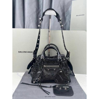 Balenciaga Neo cagole • สายสะพายได้หลายระดับ • หมุด อะไหล่ สีเงินลมดำ • มีกระเป๋าใบเล็กใส่เหรียญ ใส่การ์ด