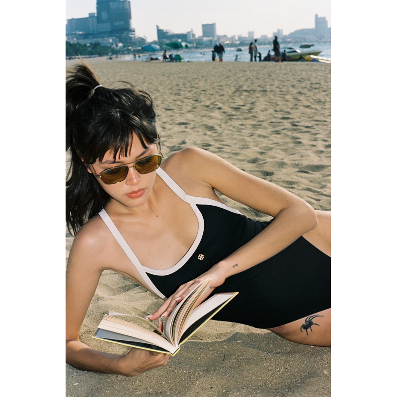 พร้อมส่ง ชุดว่ายน้ำ รุ่น Camilia one piece two tone