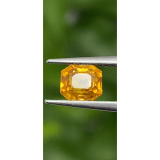 พลอย บุษราคัม Yellow Sapphire 0.96 กะรัต (Cts.)