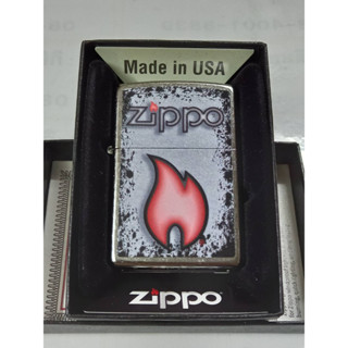 ZIPPO 49576  ZIPPO FLAME DESIGN  STREET CHROME COLOR IMAGE   สีเงินผิวโครเมี่ยมลายแบบสกรีนรูปเปลวไฟ  ของใหม่