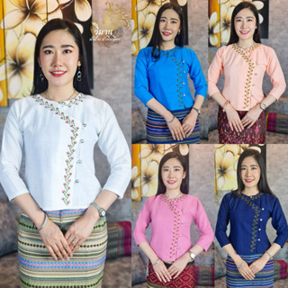 เสื้อพื้นเมืองหญิง ป้ายปะการังกระดุมเงิน