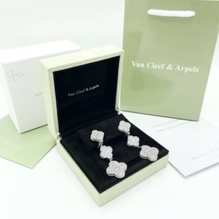 VAN CLEEF &amp; ARPELS MAGIC ALHAMBRA DIAMOND SILVER 3 CLOVER MOTIFS EARRINGS เครื่องประดับ ตุ้มหู ต่างหูรูปดอกไม้ 4 กลีบ