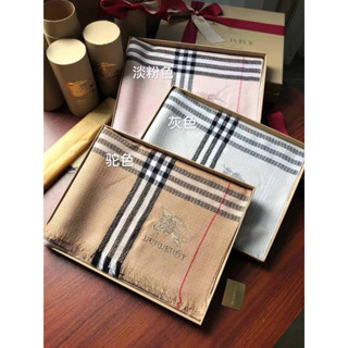 ผ้าพันคอ BURBERRY ผ้าคลุมไหล่ ผ้าทอลายแบรนด์ เนื้อผ้านิ่มคือดีงาม จะพันคอ จะคลุมไหล่ ก้อจะดูหรูเริศๆ