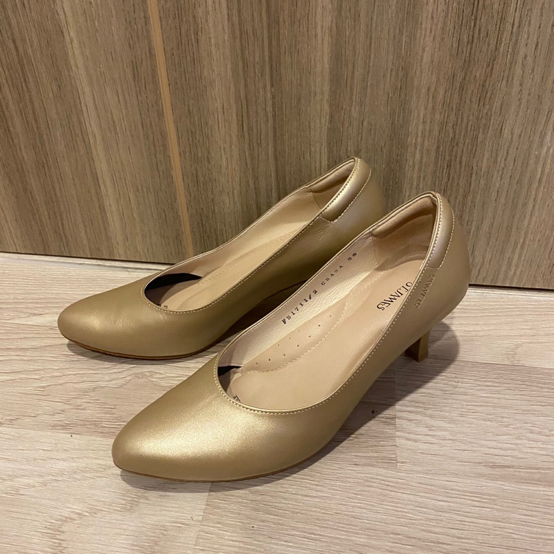 รองเท้าคัตชูสีครีมทอง หนังนิ่ม ST.JAMES Size 38