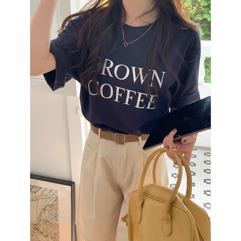 มาใหม่ เสื้อยืดผู้หญิง สกรีนข้อความ Brown Coffee สไตล์มินิมอล แมทต์ง่ายกับทุกลุค ชิคๆ มีของพร้อมส่ง