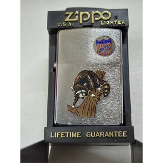 ZIPPO ANIMAL SERIES ผลิตปี1991 สีเงิน ผิวโครเมี่ยมขัดด้าน ลายแบบสกรีนรูปแรคคูล  ของใหม่ไม่ผ่านการใช้งาน เก็บเก่า