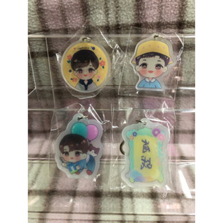 พร้อมส่ง พวงกุญแจ yibo xiaozhan V2 อคีลิค หนา4mm size5cm
