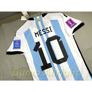 เสื้อเกรดนักเตะ 2023 !! : เสื้อฟุตบอล อาเจนตินา แช้มป์โลก 2023 Argentina Home 2023 + 10 MESSI &amp; อาร์มบอลโลก !!