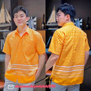 เสื้อเชิ้ตสีส้มลายเสื้อลายขอพระราชทานสีส้มเชิ้ตผู้ชาย เนื้อผ้า cottonพิมพ์ลายตะขอผ่าข้างแต่งกระเป๋าหน้าไม่อัดกาวไม่ซับ