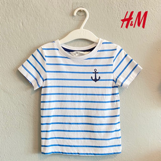 H&amp;M เสื้อยืดเด็ก มือสอง ไซส์ 92 (อก 22”) สีขาวฟ้า 💢มีตำหนิ 💙🤍💙