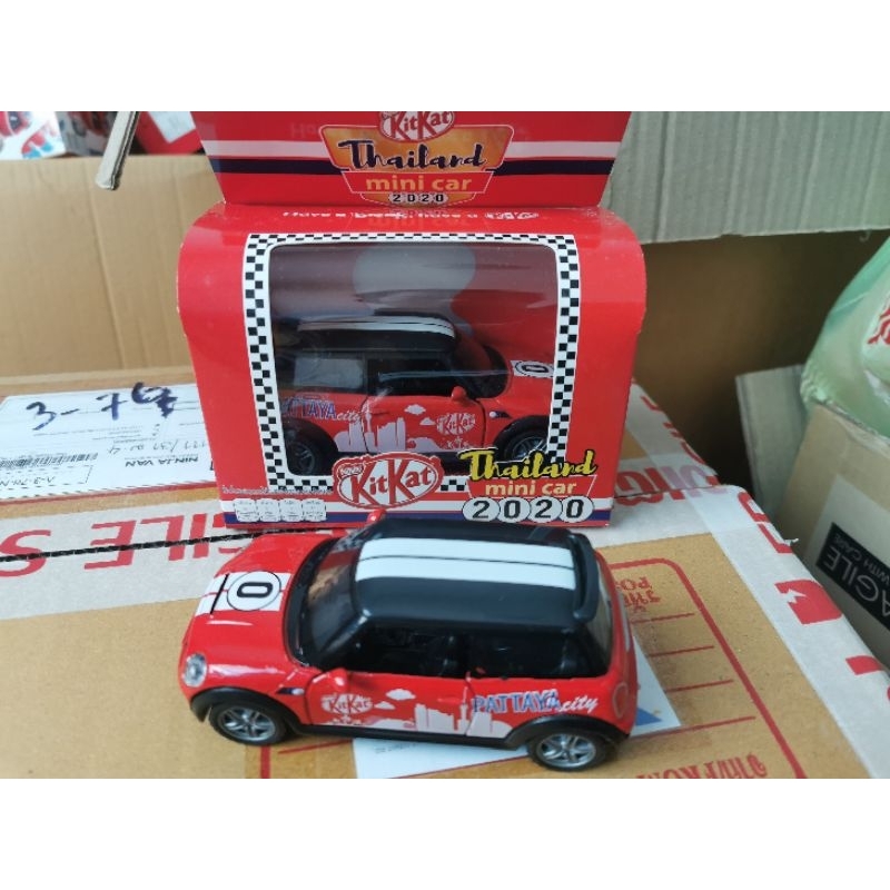 รถ Kitkat Thailand mini car หลังคาดำ Pattaya