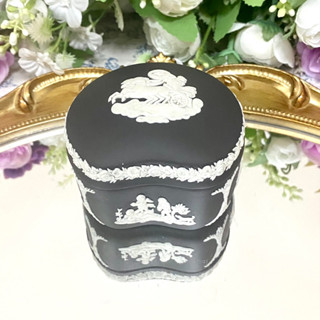 Wedgwood Jasperware Black Trinket Box ตลับสีดำ 3 นิ้ว