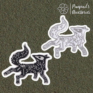 🇹🇭 พร้อมส่ง : 🦊 เข็มกลัดเซ็ทโครงกระดูกสุนัขจิ้งจอกสีขาว-ดำ | Black-White Fox Skeleton Enamel Brooch Pin Set.