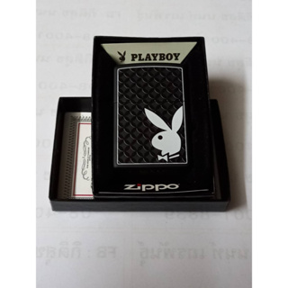 ZIPPO 29578  PLAY BOY   สีดำเมทาลิค    ลายแบบสกรีน   ของใหม่ไม่ผ่านการใช้งาน  มาพร้อมกล่องรุ่น  รับประกันของแท้