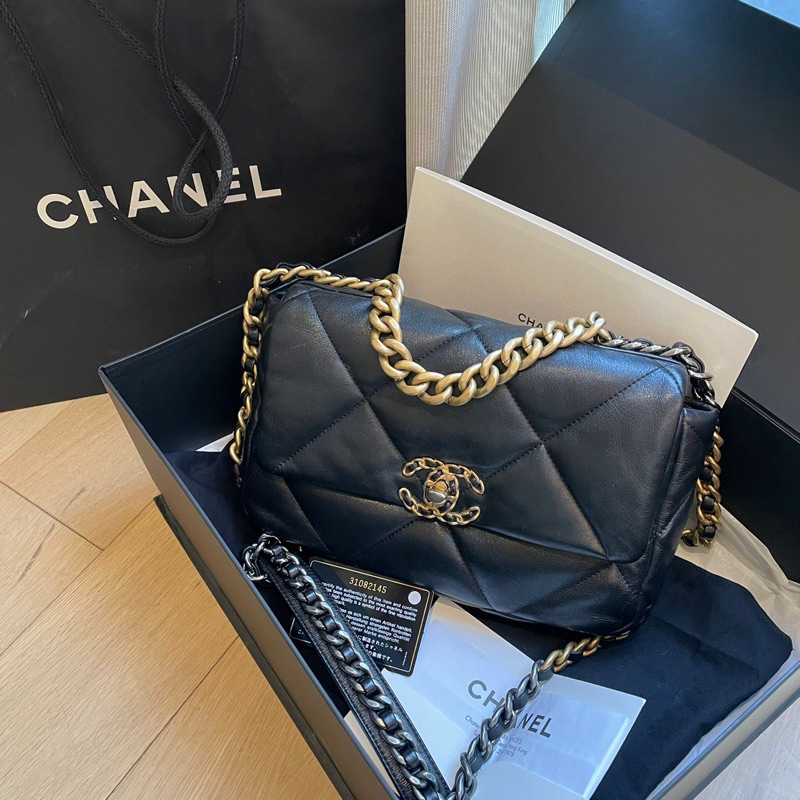 [CO230107950] Chanel / 19 Flap Bag Lambskin