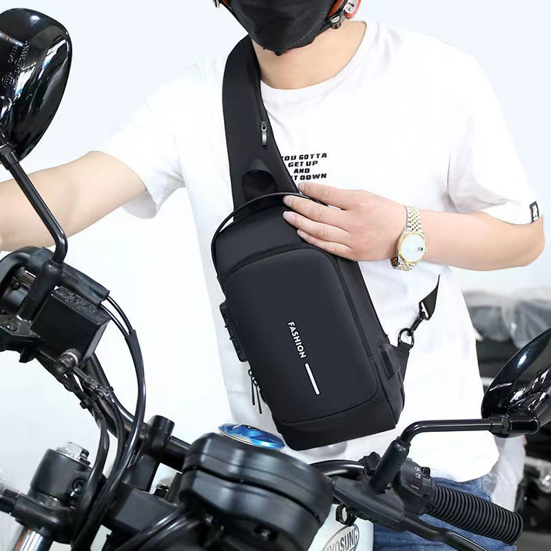 กระเป๋าสะพายไหล่ กระเป๋าคาดอก กันน้ํา พร้อมช่องเสียบชาร์จสาย USB แฟชั่นสําหรับผู้ชาย T20