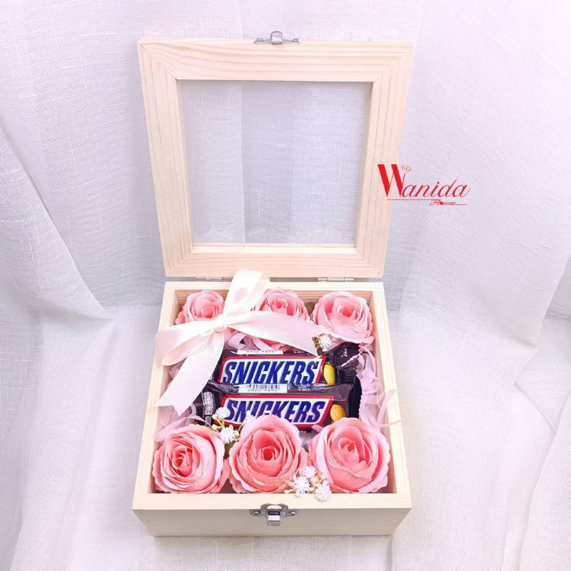 กล่องดอกไม้ กล่องช็อคโกแลต กล่องของขวัญ SNICKERS ช็อคโกแลต Snickers ของขวัญวาเลนไทน์