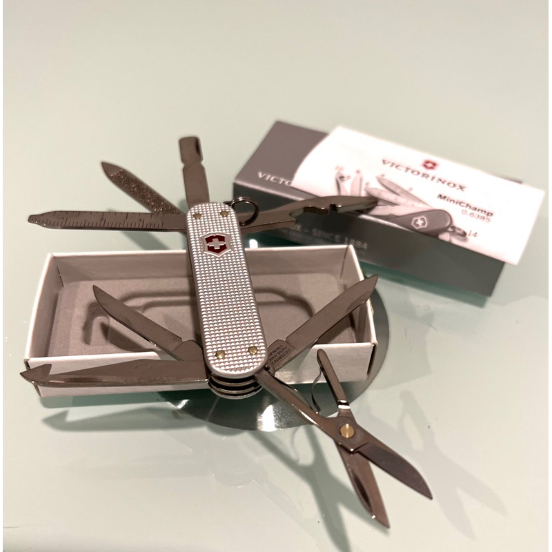 [ส่งฟรี] มีดพับอเนกประสงค์ Swiss Army knife 🇨🇭Victorinox 🇨🇭ซื้อจาก สวิตช์เซอร์แลนด์ made in Switzerland 🇨🇭 💯 %