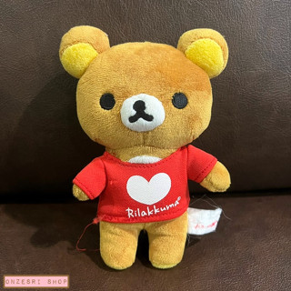 ตุ๊กตา Rilakkuma ใส่เสื้อสีแดง มีตำหนิ ด้ายตรงเสื้อกับป้ายรุ่ย * มือสอง มีตำหนิ