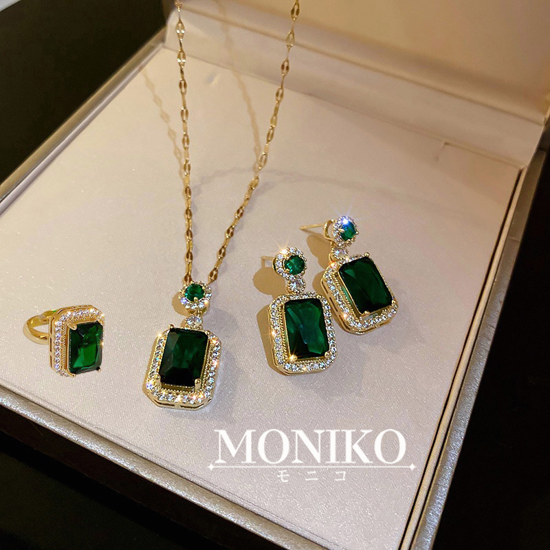 MONIKO อัญมณีมรกต เซ็ตเครื่องประดับ สร้อยคอ ต่างหู แหวน สร้อยคอแฟชั่นเกาหลี เครื่องประดับผู้หญิงและผู้ชาย INS หญิงแฟชั่นสไตล์