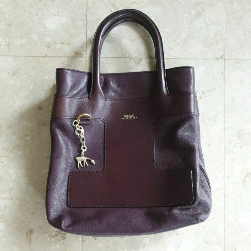 กระเป๋าถือและสายสะพายแบบหนัง BALLY (มือสอง)