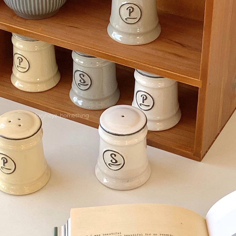 ขวดพริกไท ขวดเกลือ ขวดเซรามิค salt and pepper bottles | faryheyz