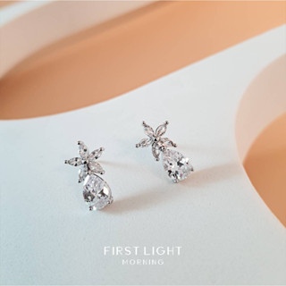 First Light Morning : Staria Earrings ต่างหูดาว ต่างหูแป้น ต่างหูคริสตัล