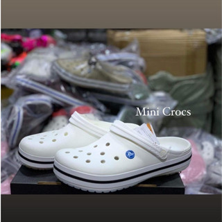 ร้องเท้าแตะแบบสวม Crocs Clog ใส่ได้ทั้งผู้หญิงแตะผู้ชายนิ่มสบายไม่เจ็บเท้าเหมาะสำหรับใส่ในทุกที่ ทุกเวลา