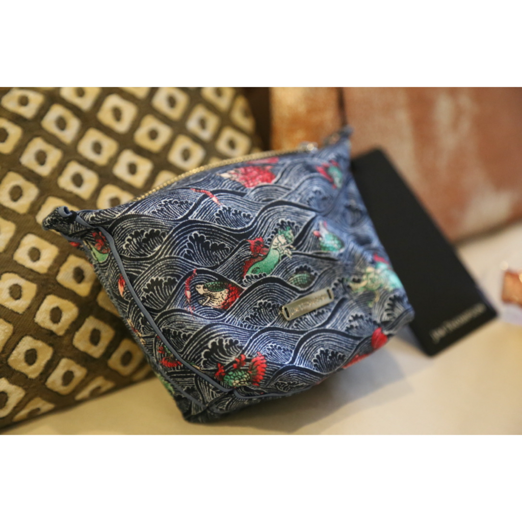 [พร้อมส่ง ของใหม่ แท้] NEW กระเป๋าใส่เหรียญ กระเป๋าผ้าไหม เครื่องสำอางค์ จิมทอมป์สัน (Silk Cosmetic 