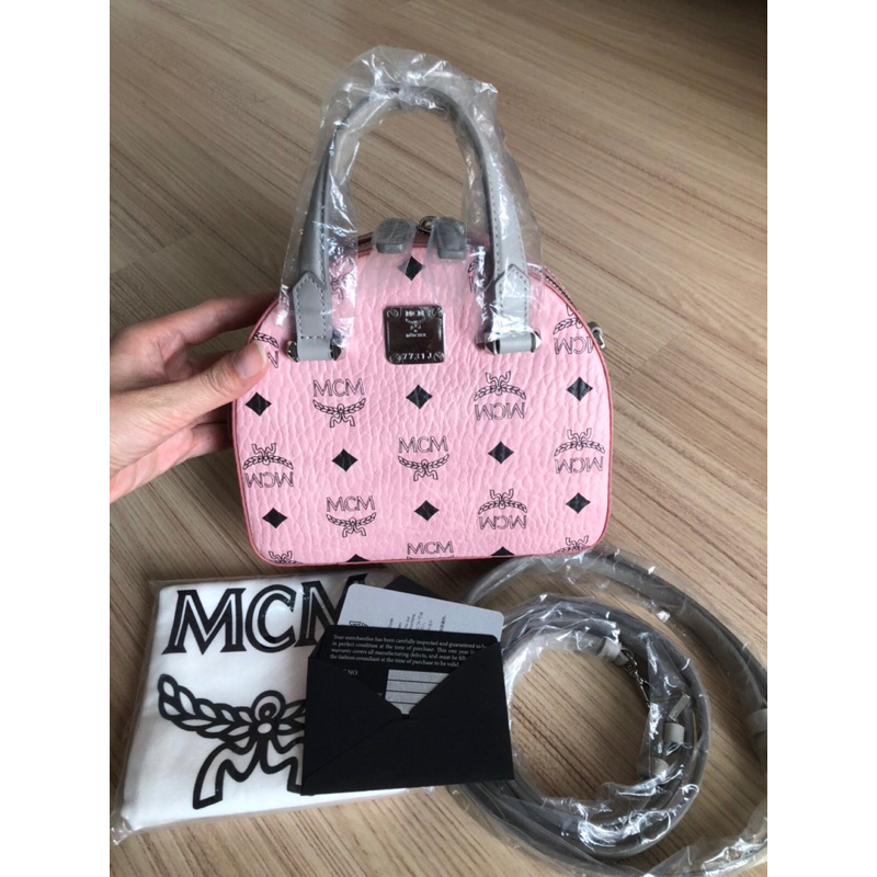 ❌ขายแล้ว❌ส่งต่อกระเป๋า MCM Mini Half Moon ของใหม่ ของแท้💯%✨✨