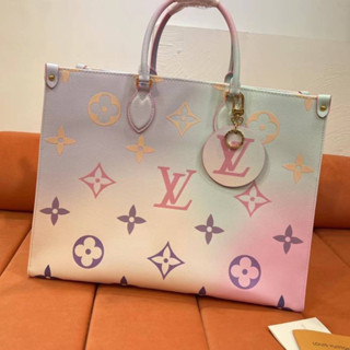 Louis Vuitton Geant on the  งานสุดสลับเเท้ สวยมาก ทำจากหนังเเท้ ขนาดใหญ่กำลังดีจุใจมาก