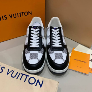 LOUIS VUITTON DAMIER SNEAKERS รองเท้าผ้าใบแบบผูกเชือก แบรนด์หลุยส์วิตตอง ลายตาราง สีขาวดำ