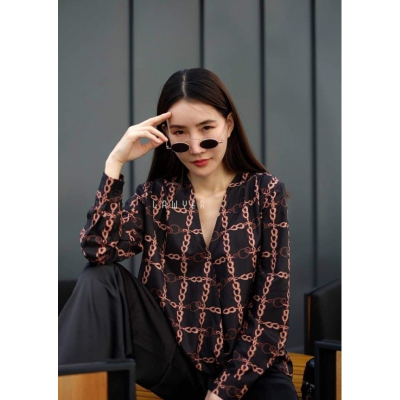 <<มือ1>> เสื้อแขนยาว ใส่ทำงาน ใส่เที่ยว ใส่ไปเดท แบรนด์ SLW เนื้อผ้าลื่นๆ ไม่บาง คล้ายผ้าไหมผสมซาติน