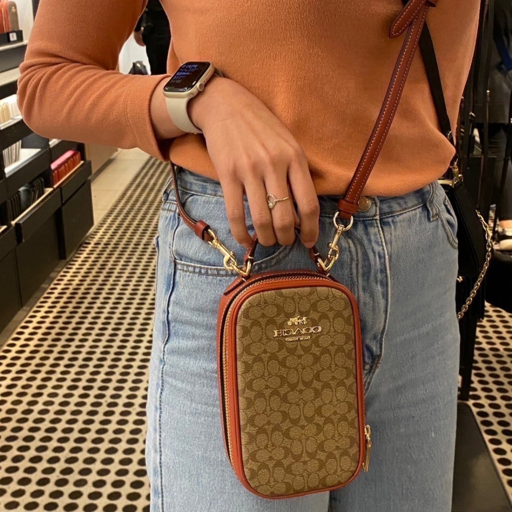 พร้อมส่ง แท้ ???% New Coach EVA PHONE CROSSBODY IN COLORBLOCK SIGNATURE  CANVAS (COACH CF368) GOLD/KHAKI/TERRACOTTA | Shopee Thailand