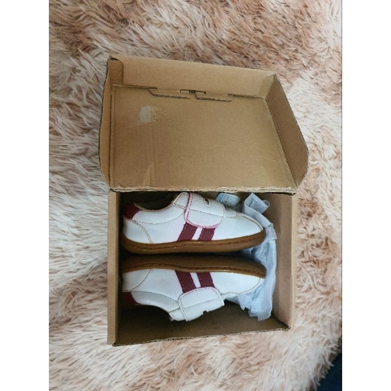 รองเท้าLBL size3 มีตำหนิ มีกล่องคะ