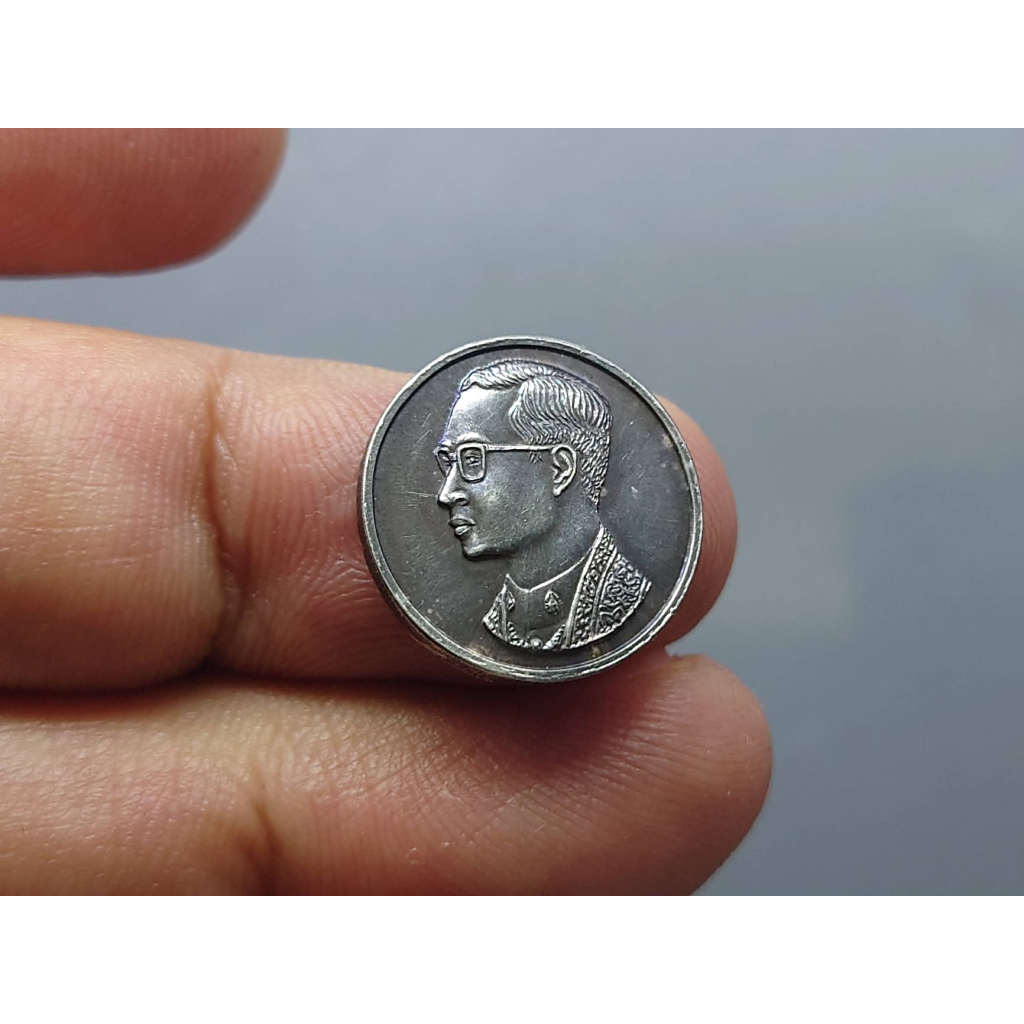 เหรียญที่ระลึก คุ้มเกล้า เนื้อเงิน พิมพ์เล็ก หายาก 2522 พร้อมซองเดิม