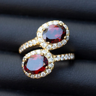แหวนพลอยโกเมน( Garnet) สีแดง ตัวเรือนเงินแท้ 92.5 % ชุบทอง ไซด์นิ้ว 54 หรือเบอร์ 7 US สินค้ามีใบรับประกัน